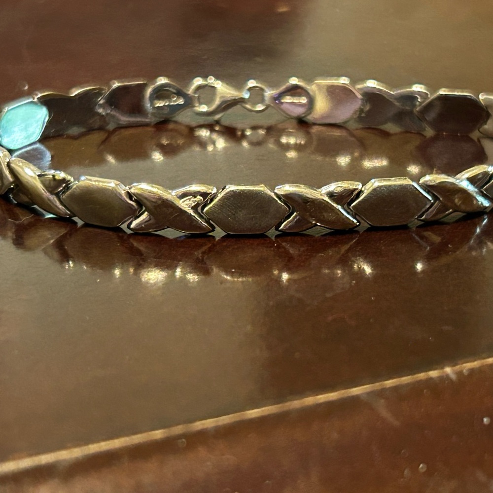 Real Vintage 14k white gold brushed XO kisses hugs bracelet over 5g size 7.5